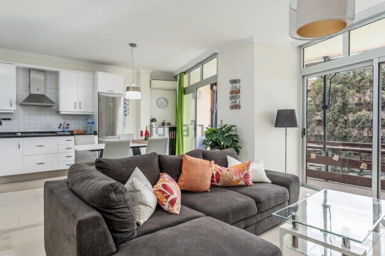 Beachfront flat in Los Cristianos — Living room