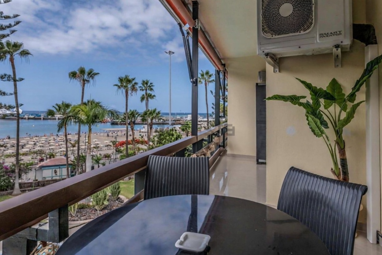 Beachfront flat in Los Cristianos — Bathroom