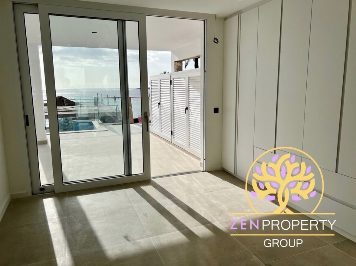 Apartamento em primeira linha de praia em Arona