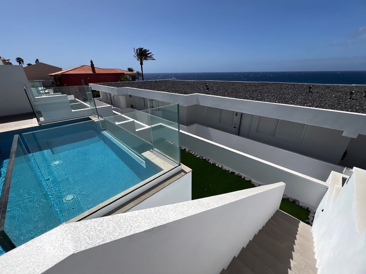 Beachfront flat in Arona — Aerial
