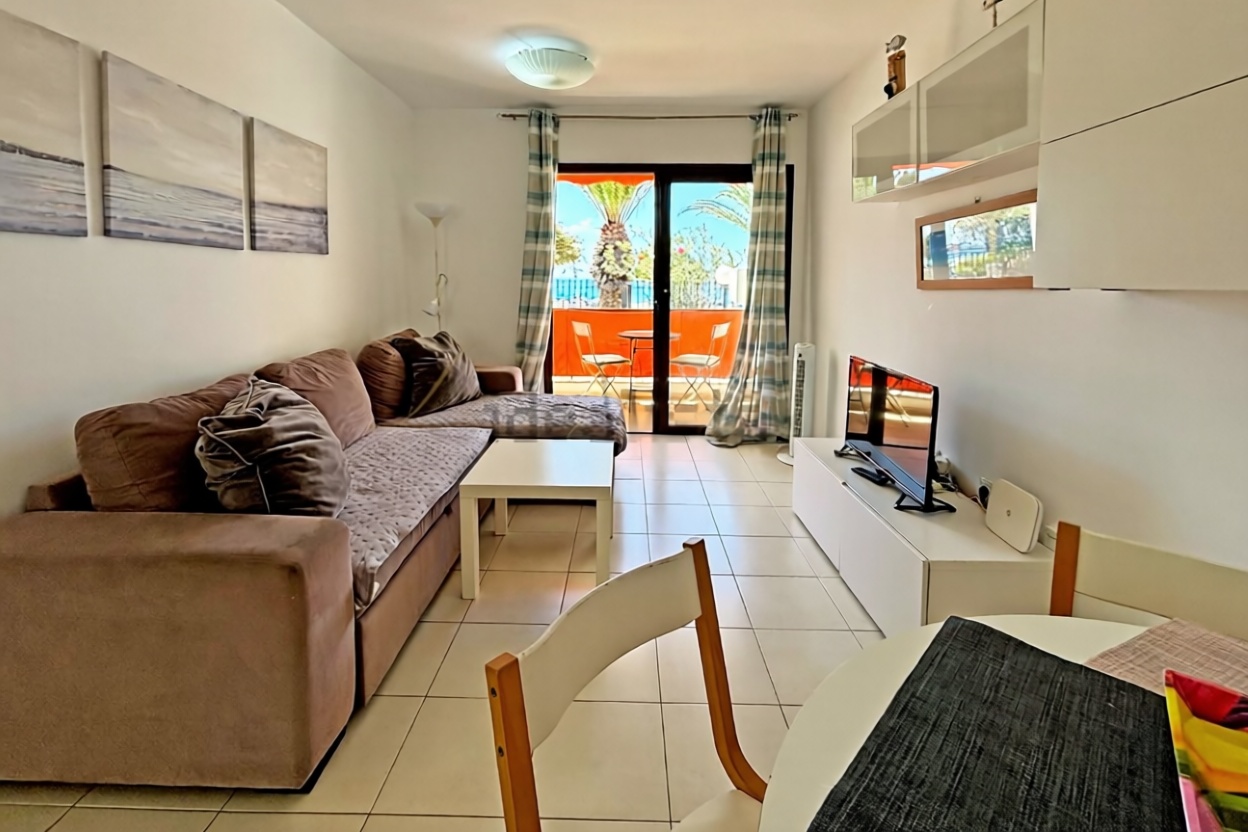 Beachfront flat in Los Cristianos — Living room