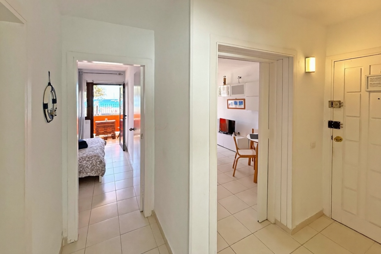 Beachfront flat in Los Cristianos — Bedroom