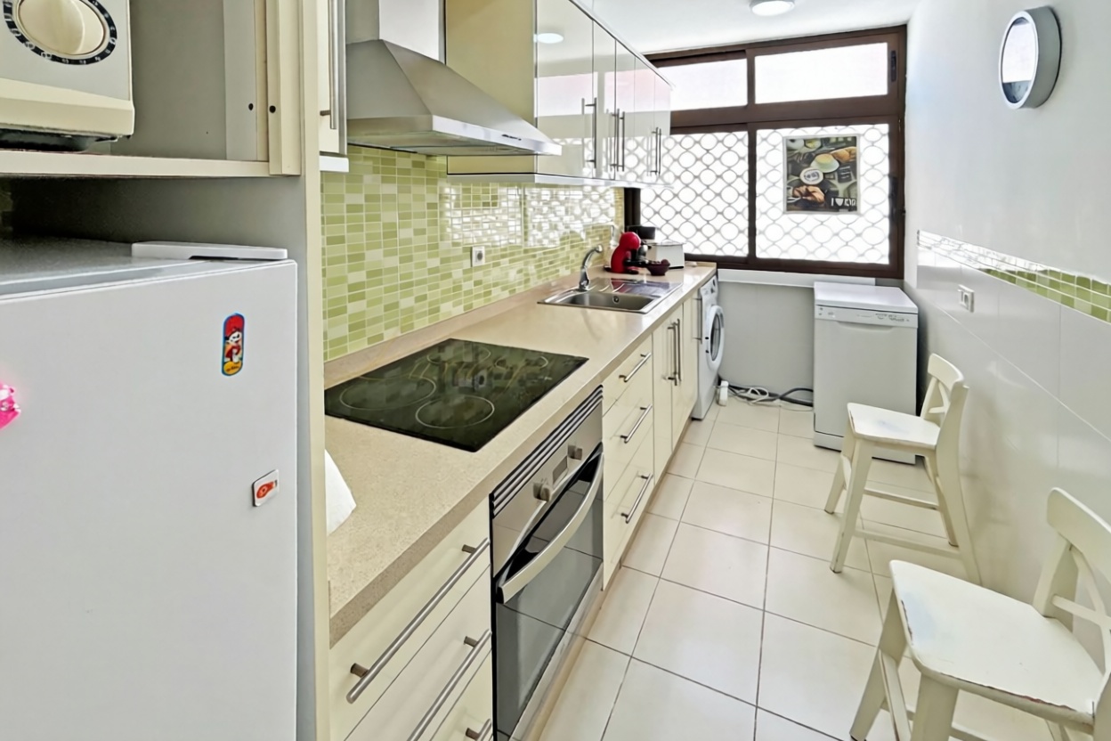 Beachfront flat in Los Cristianos — Kitchen