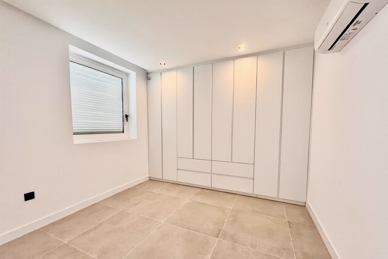 Beachfront flat in Arona — Bedroom