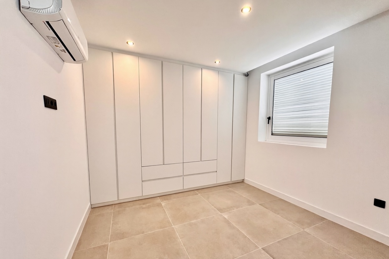 Beachfront flat in Arona — Bedroom