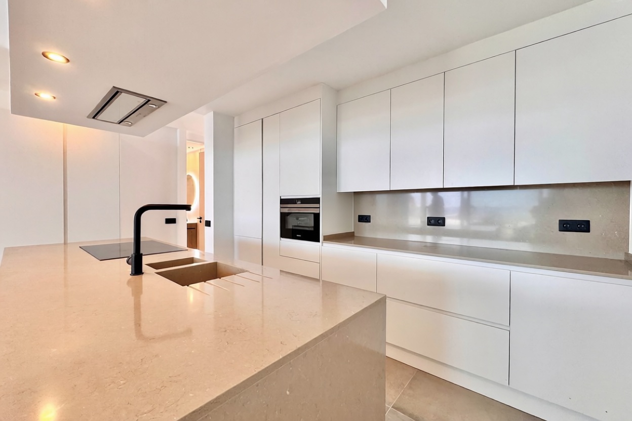 Beachfront flat in Arona — Kitchen