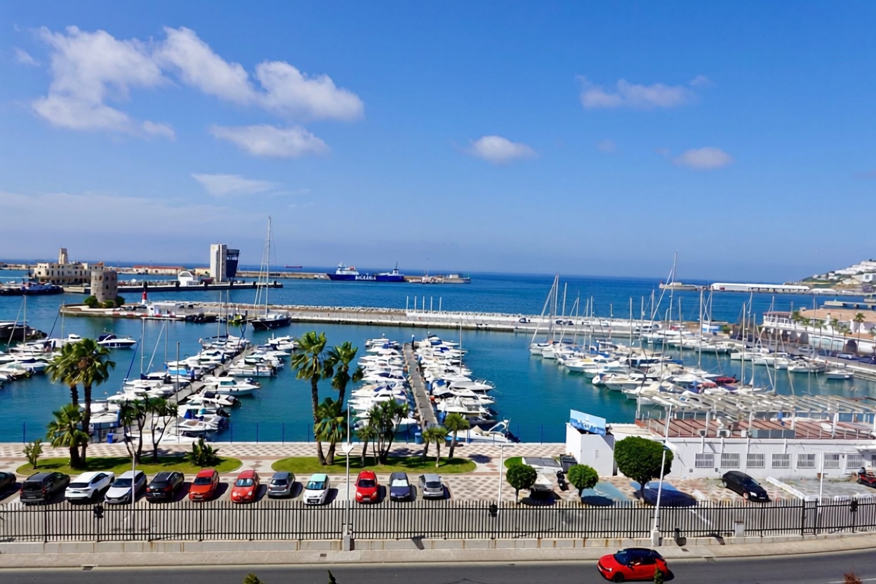 Beachfront flat in Ceuta