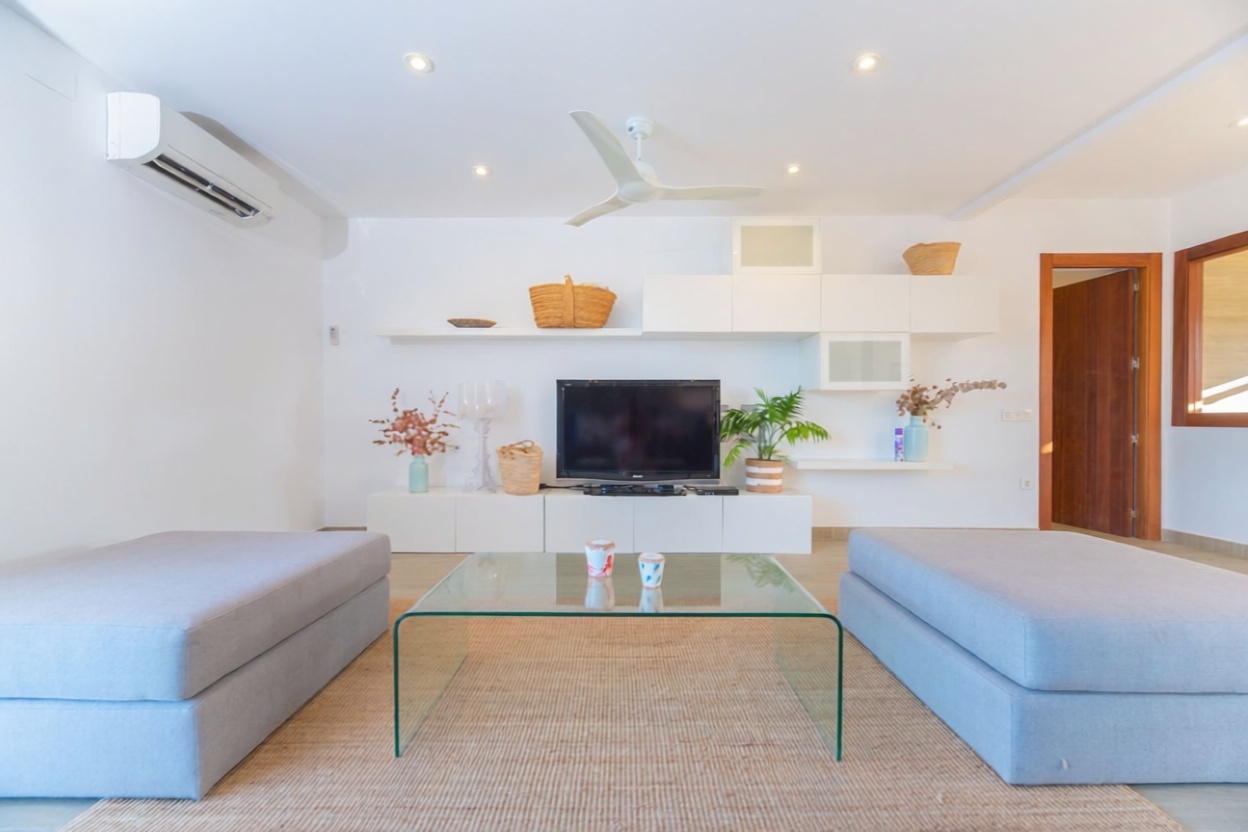 Chalet mit direkter Strandzugang in Formentera — Wohnzimmer