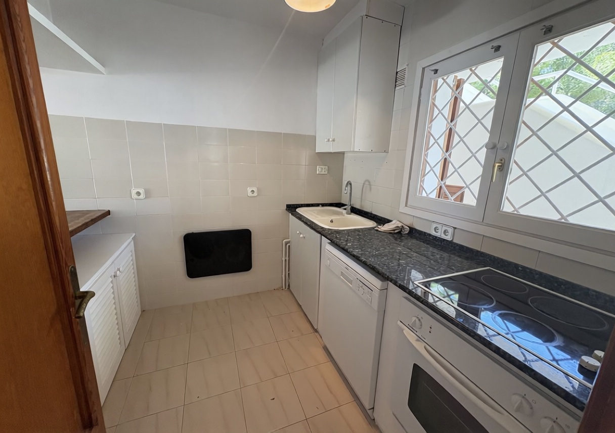 Duplex in erste Strandlinie in Santa Eulalia del Río — Küche