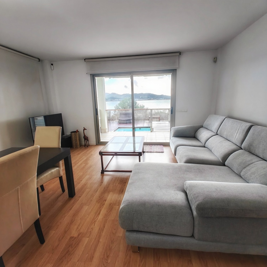 Beachfront duplex in Sant Antoni de Portmany — Living room