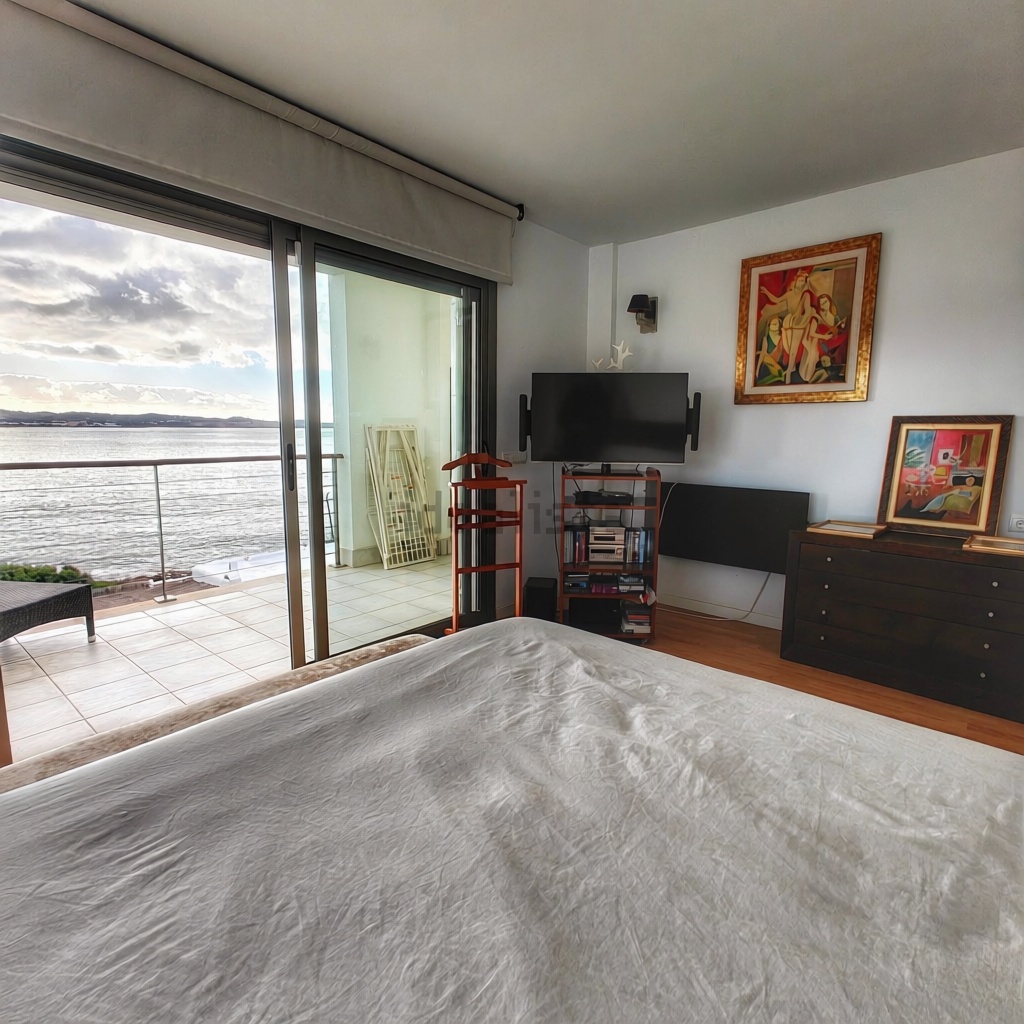 Beachfront duplex in Sant Antoni de Portmany — Bedroom