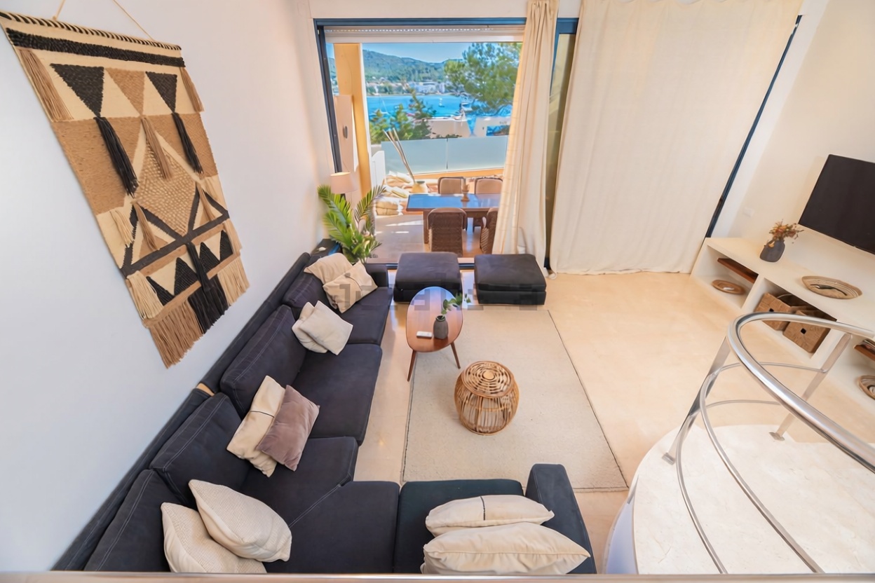 Chalet mit direkter Strandzugang in Eivissa — Wohnzimmer
