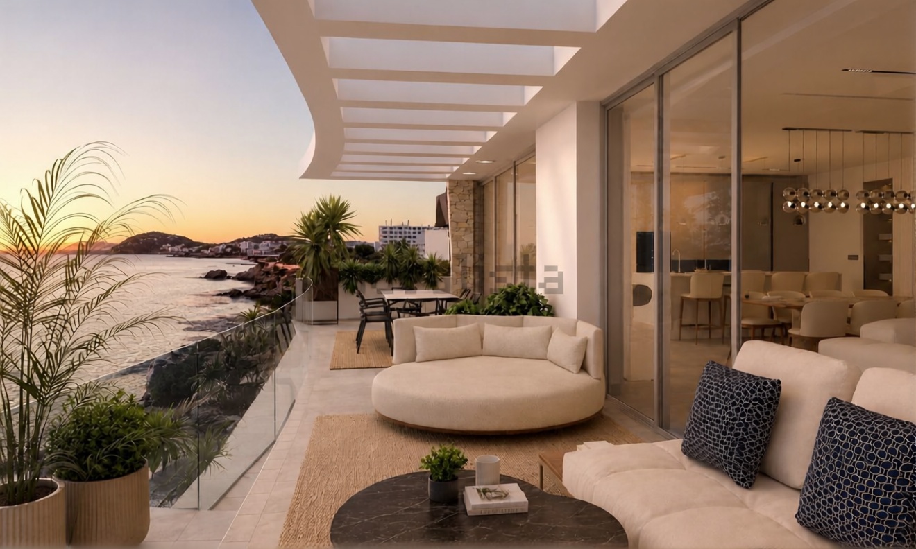 Seafront attic in Sant Antoni de Portmany — Sea terrace