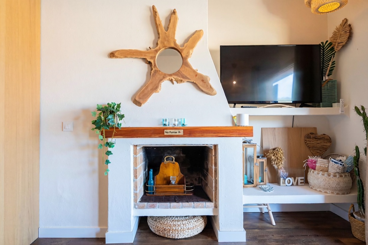 Chalet with direct beach access in Sant Josep de sa Talaia — Living room