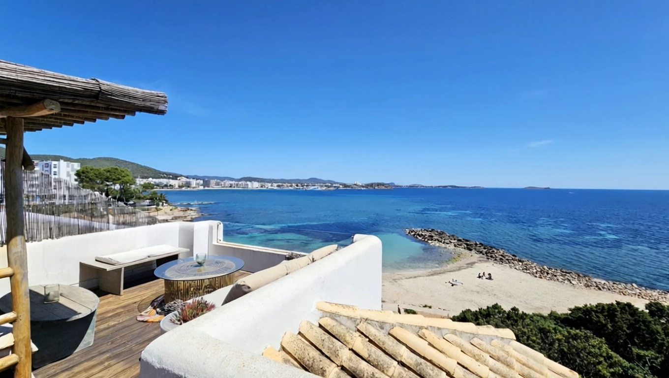 Chalet mit direkter Strandzugang in Santa Eulalia del Río