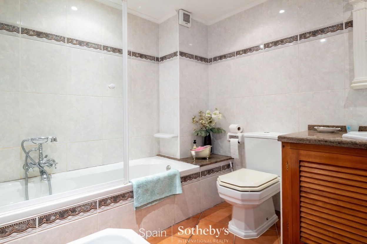 Penthouse in erste Meereslinie in Eivissa — Bad