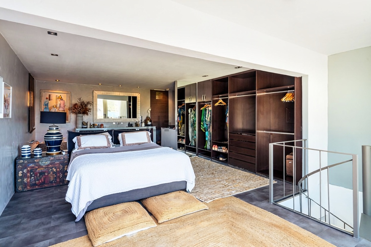 Duplex in erste Strandlinie in Santa Eulalia del Río — Schlafzimmer