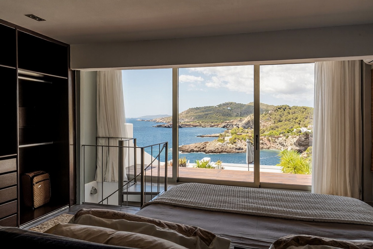 Duplex in erste Strandlinie in Santa Eulalia del Río — Schlafzimmer