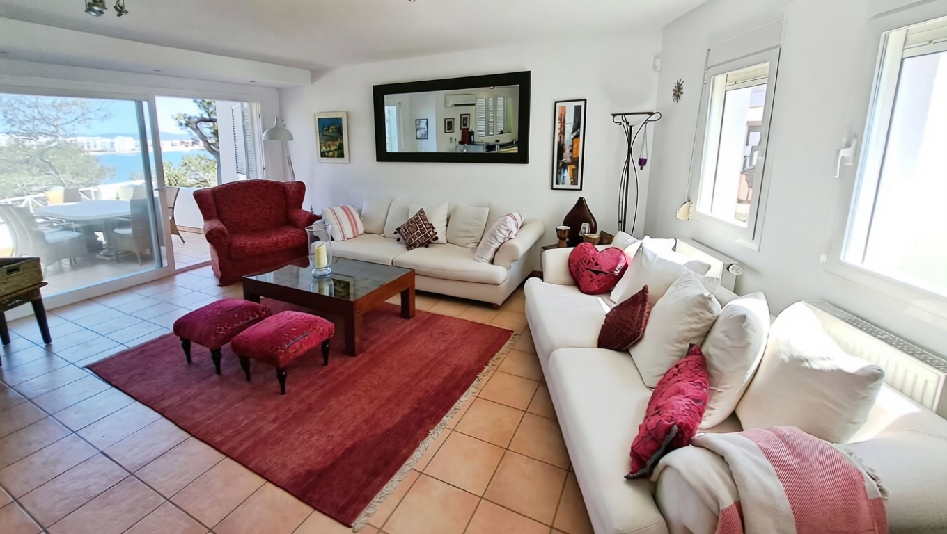 Chalet com acesso direto à praia em Santa Eulalia del Río — Sala