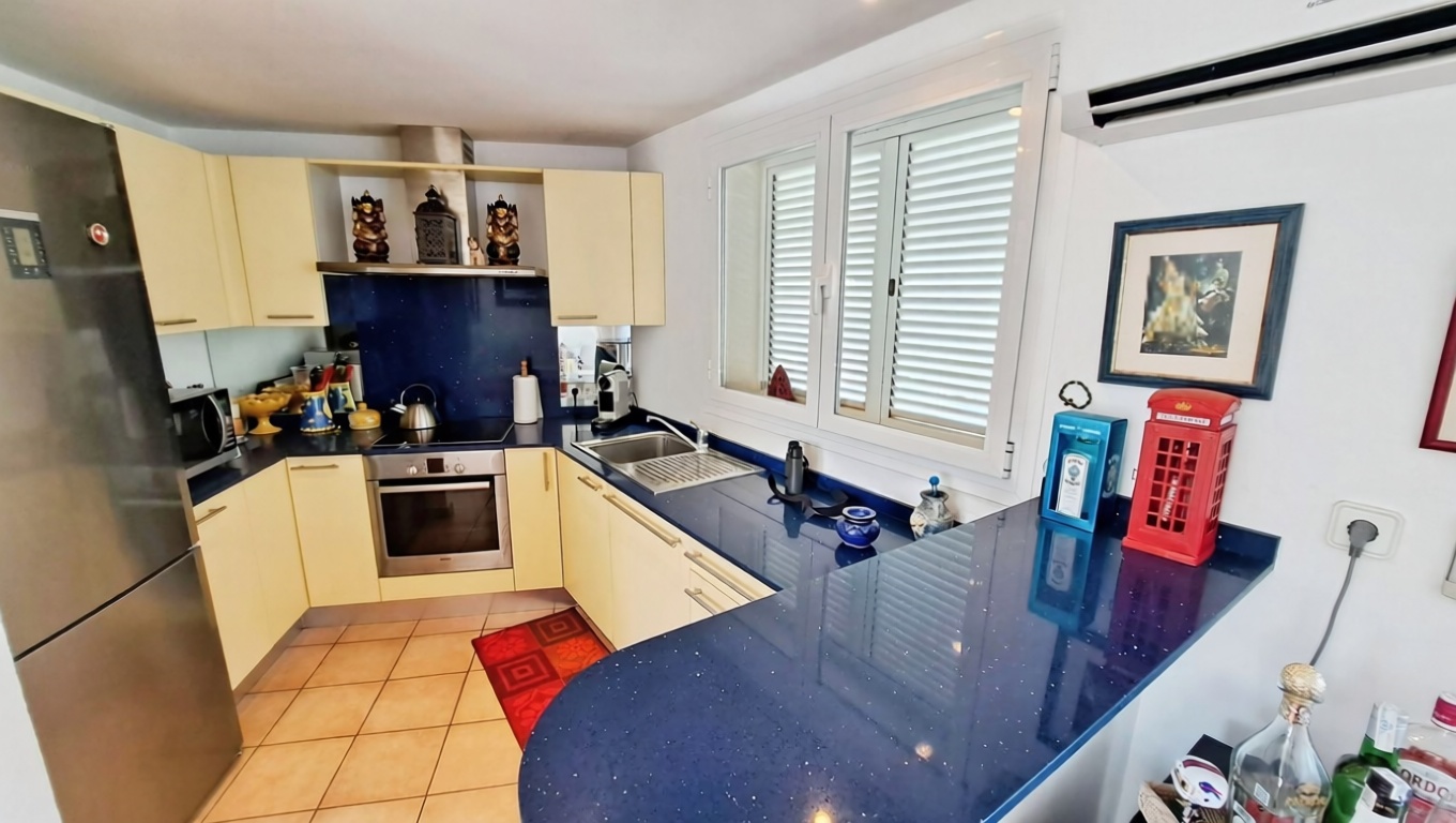 Chalet com acesso direto à praia em Santa Eulalia del Río — Cozinha