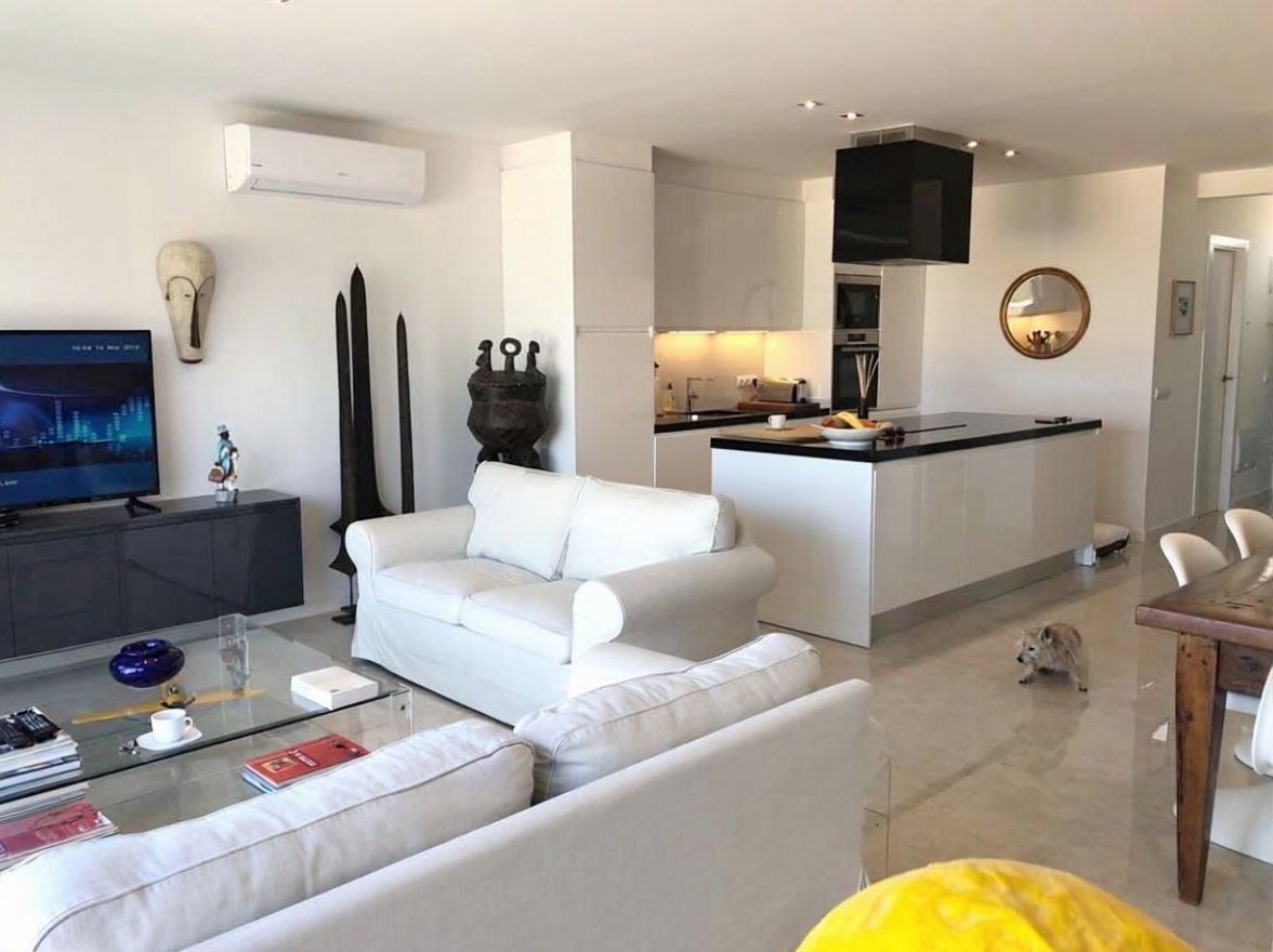 Chalet with direct beach access in Sant Josep de sa Talaia — Living room