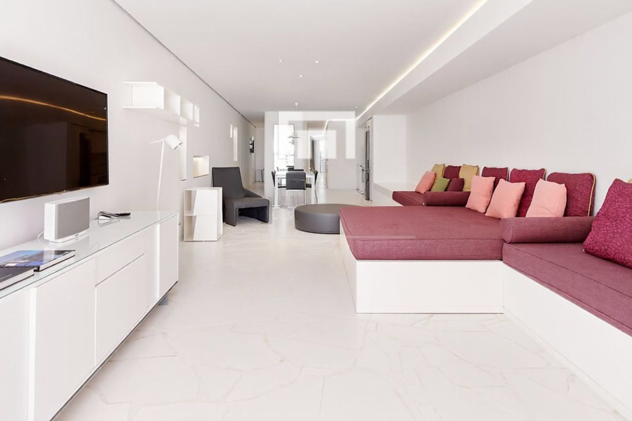 Piso en primera línea de playa en Eivissa — Salón