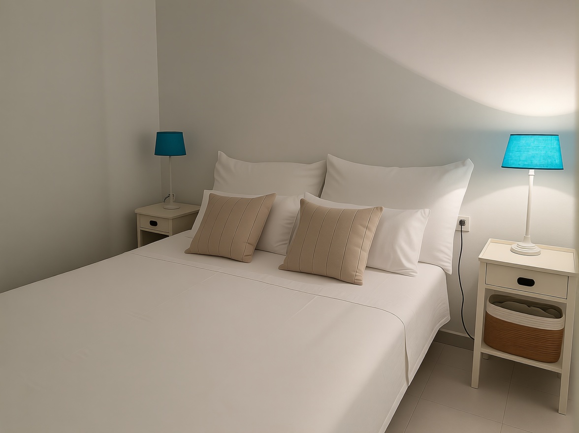Beachfront flat in Sant Antoni de Portmany — Bedroom