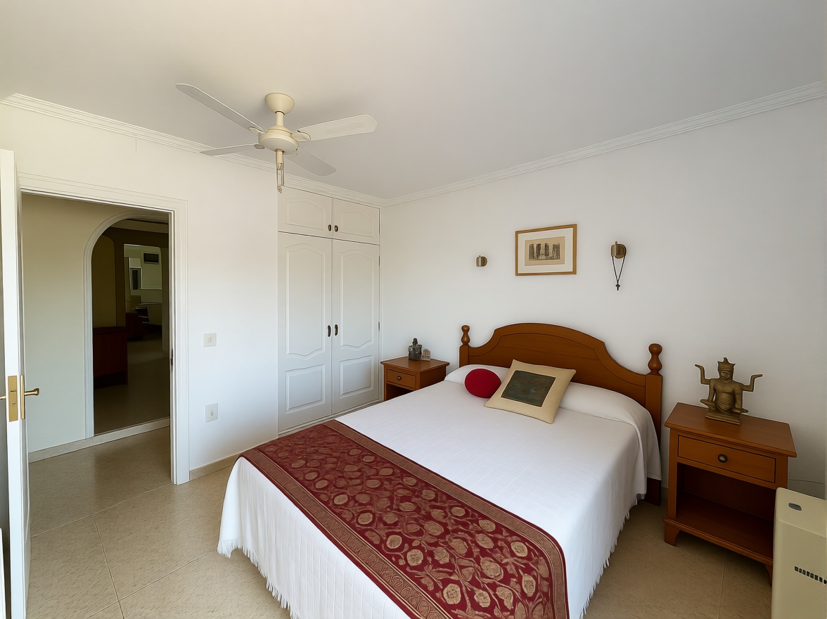Beachfront flat in Sant Antoni de Portmany — Bedroom