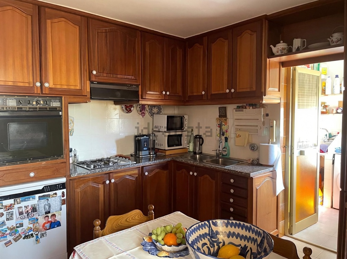 Beachfront flat in Sant Antoni de Portmany — Kitchen