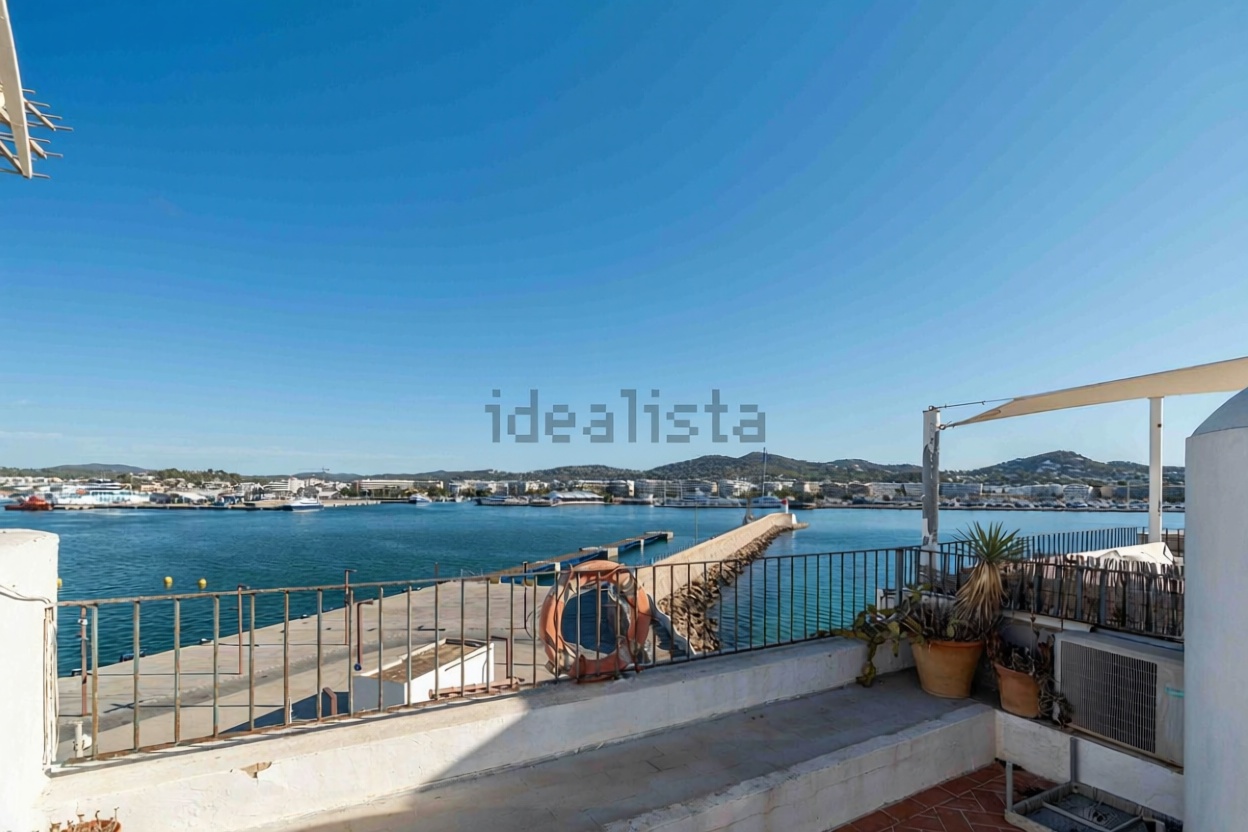 Chalet with direct beach access in Eivissa — Sea terrace