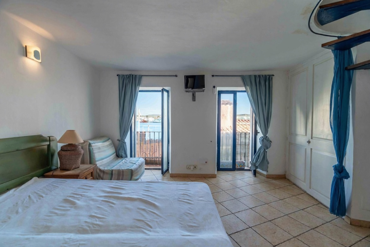 Chalet with direct beach access in Eivissa — Bedroom