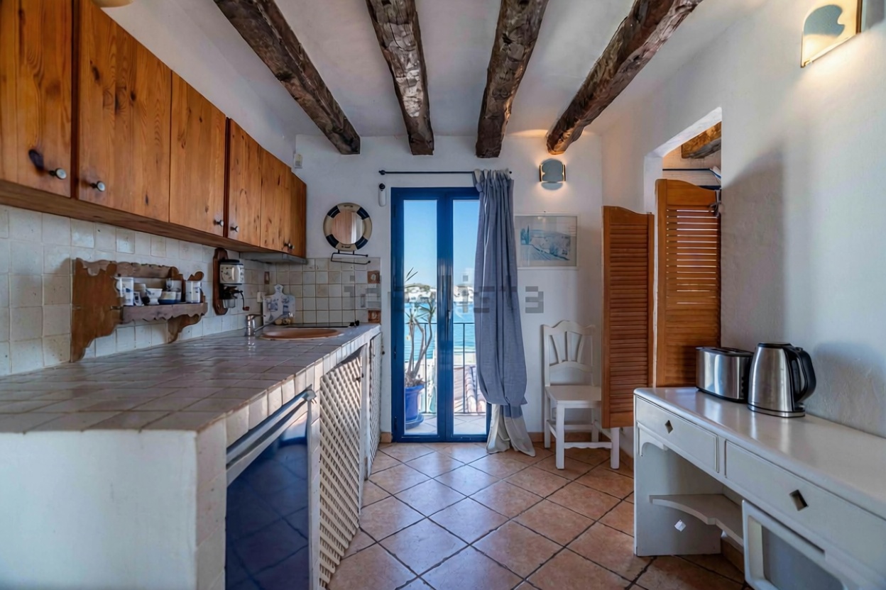 Chalet with direct beach access in Eivissa — Kitchen