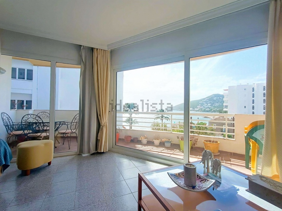 Wohnung in erste Strandlinie in Santa Eulalia del Río