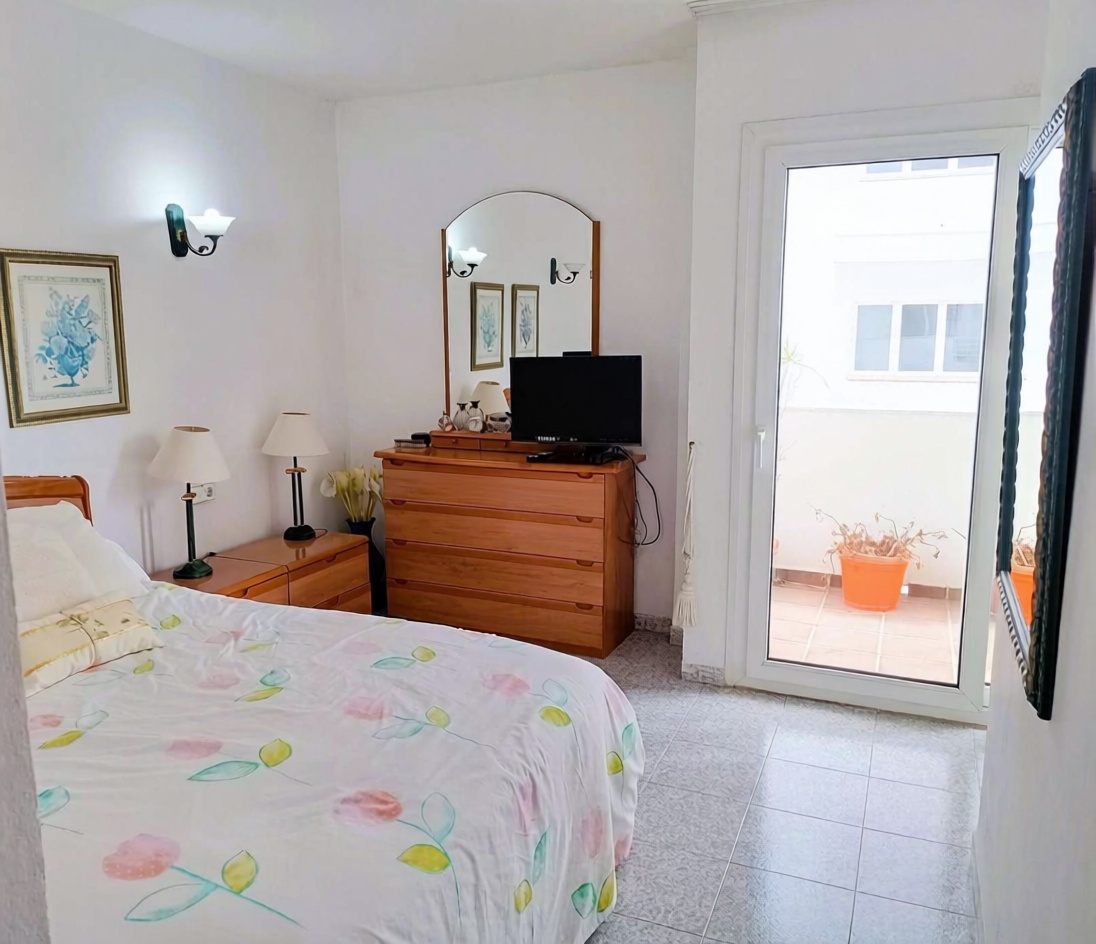 Beachfront flat in Santa Eulalia del Río — Bedroom