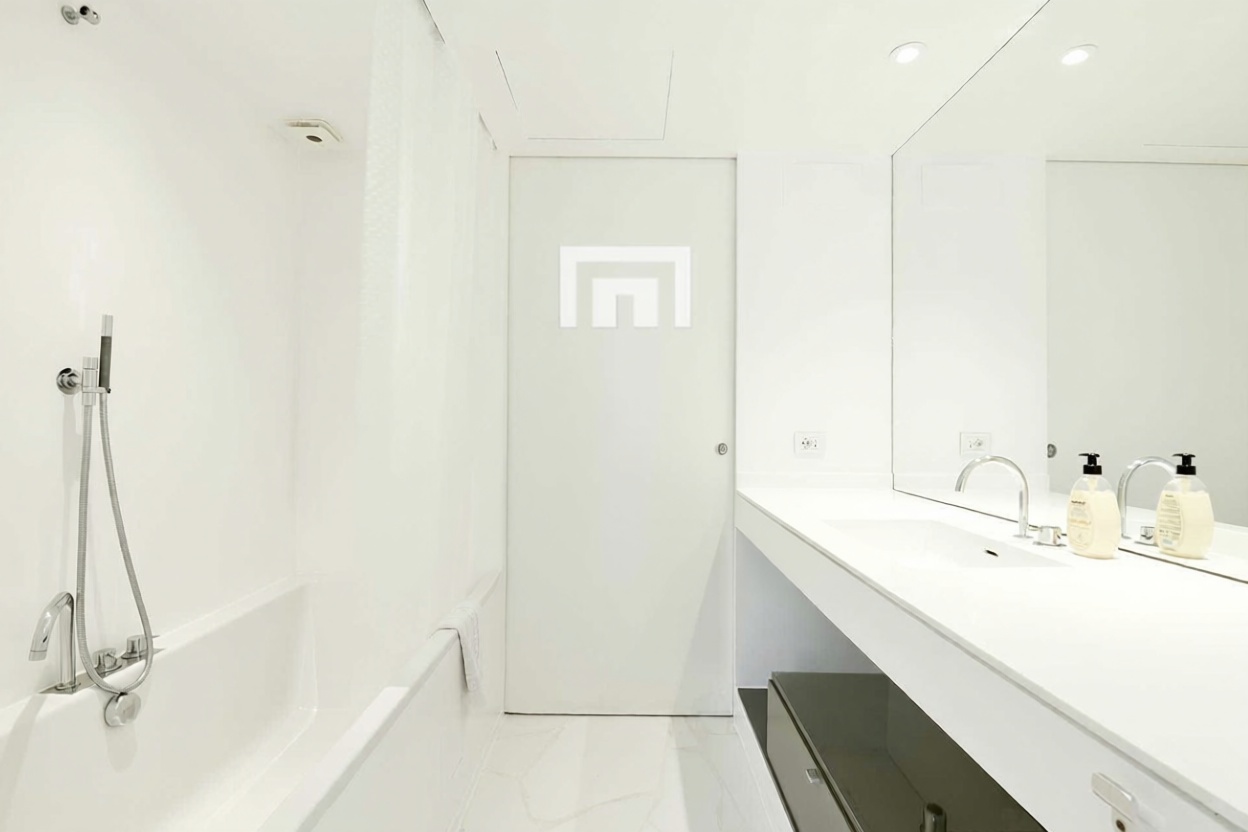 Beachfront flat in Eivissa — Bathroom