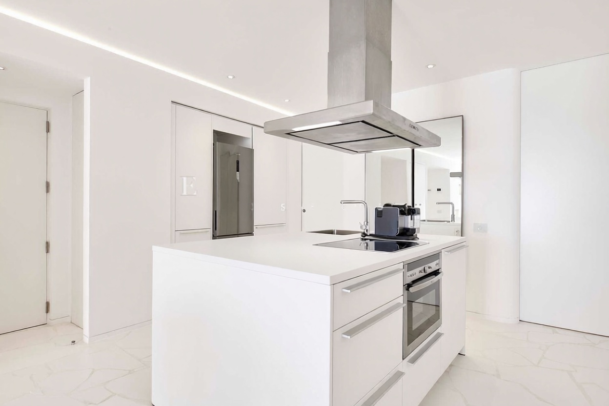 Beachfront flat in Eivissa — Kitchen