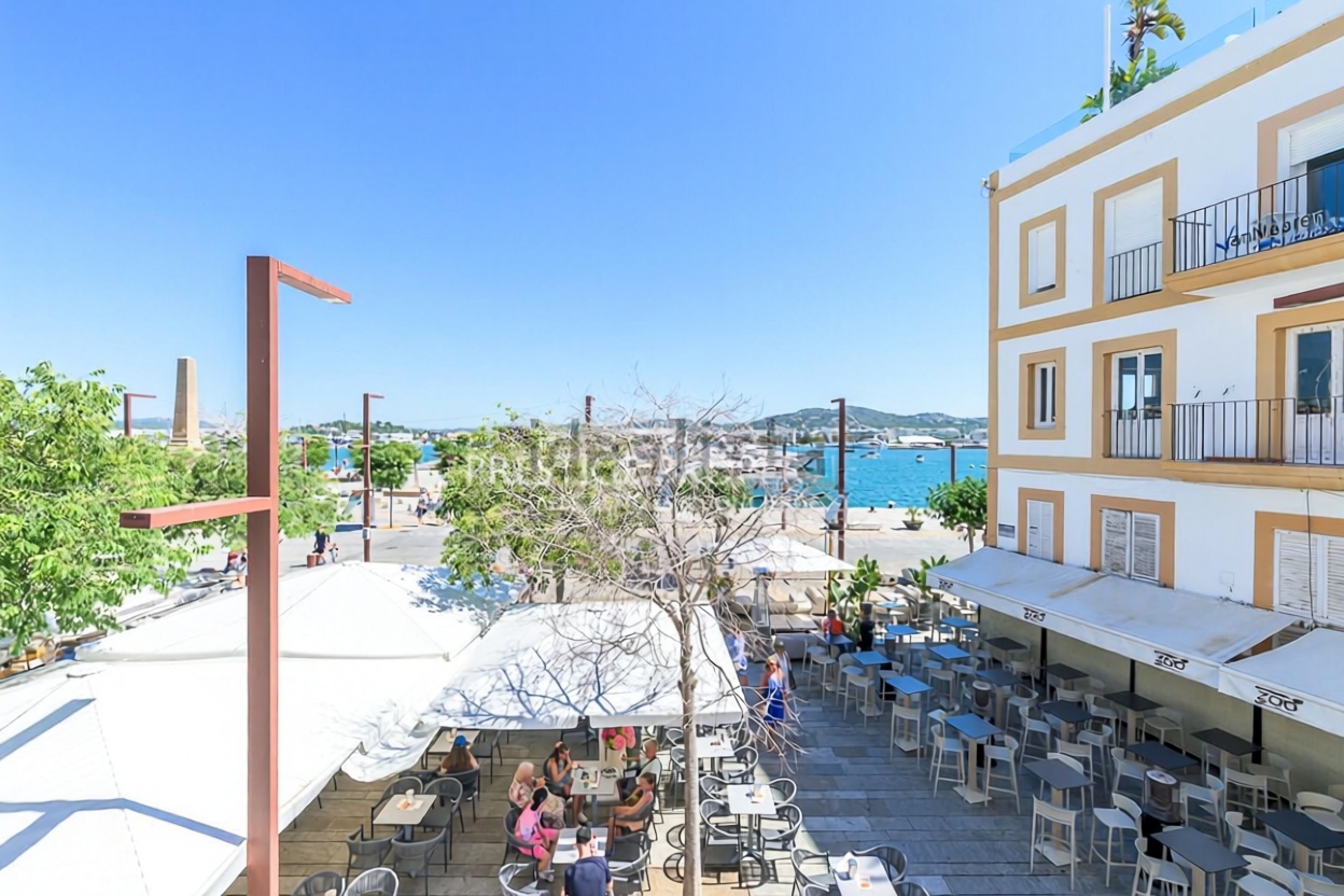 Beachfront flat in Eivissa