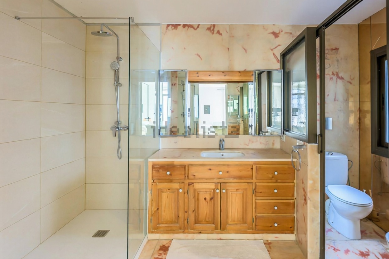 Beachfront flat in Eivissa — Bathroom