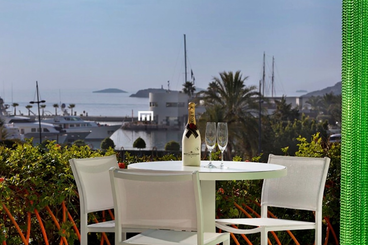 Beachfront flat in Eivissa — Sea terrace