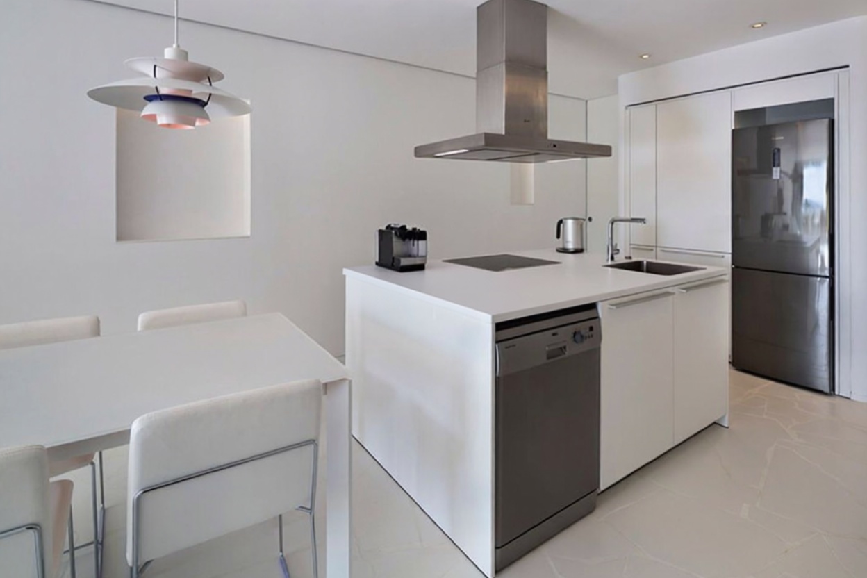 Beachfront flat in Eivissa — Kitchen