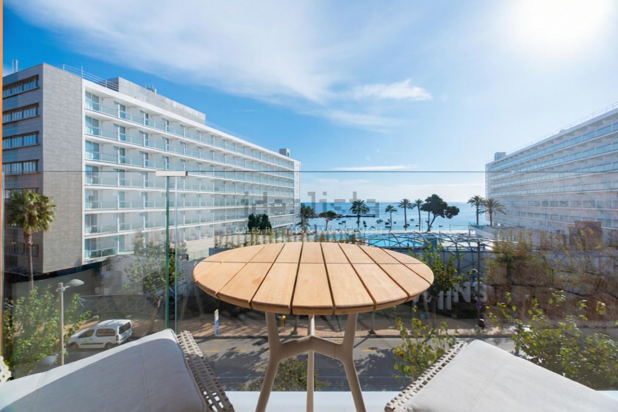 Piso en primera línea de playa en Eivissa — Terraza mar