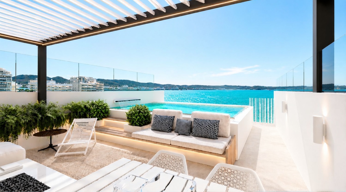 Beachfront flat in Sant Antoni de Portmany — Sea terrace