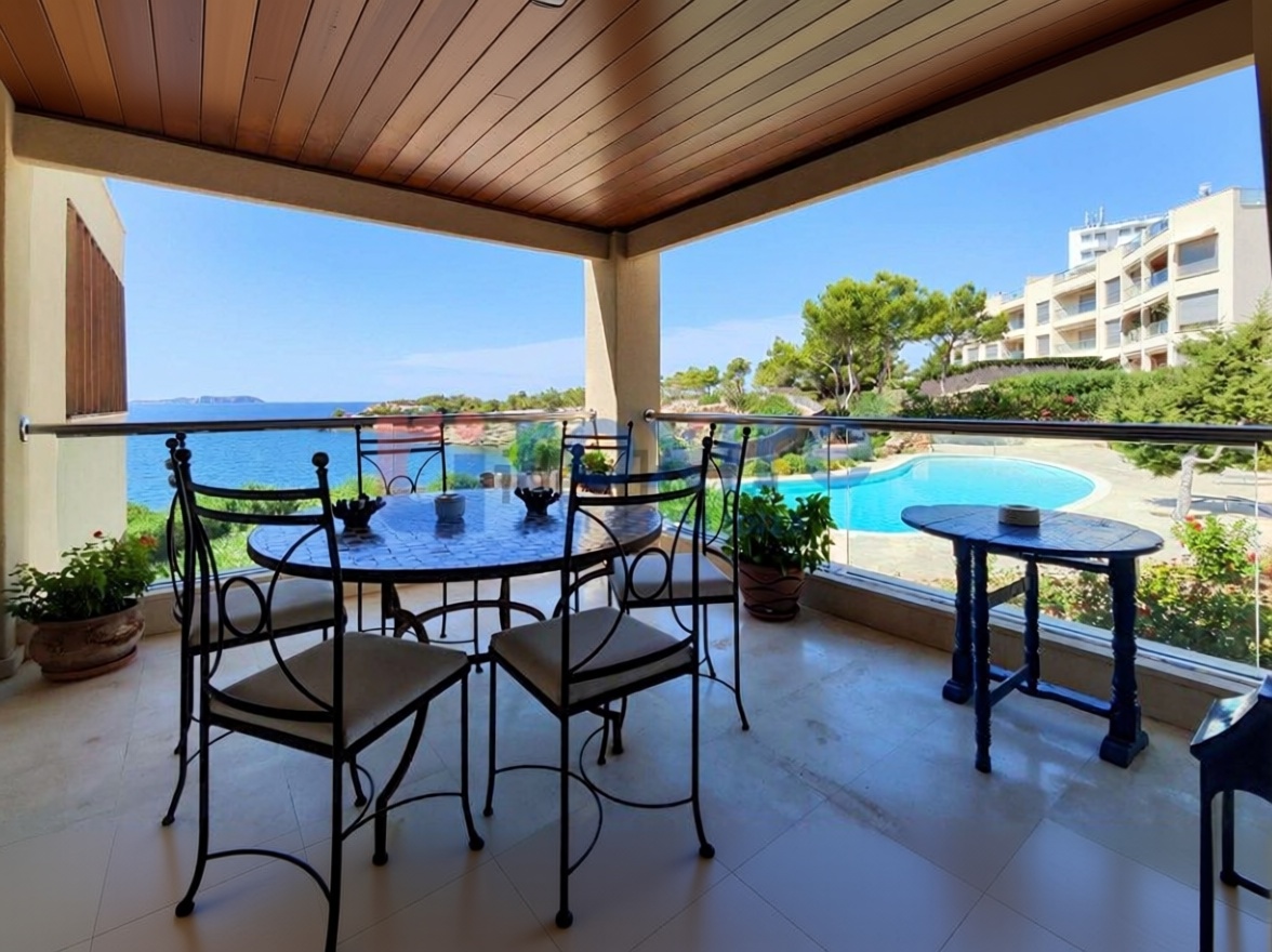 Beachfront flat in Sant Antoni de Portmany