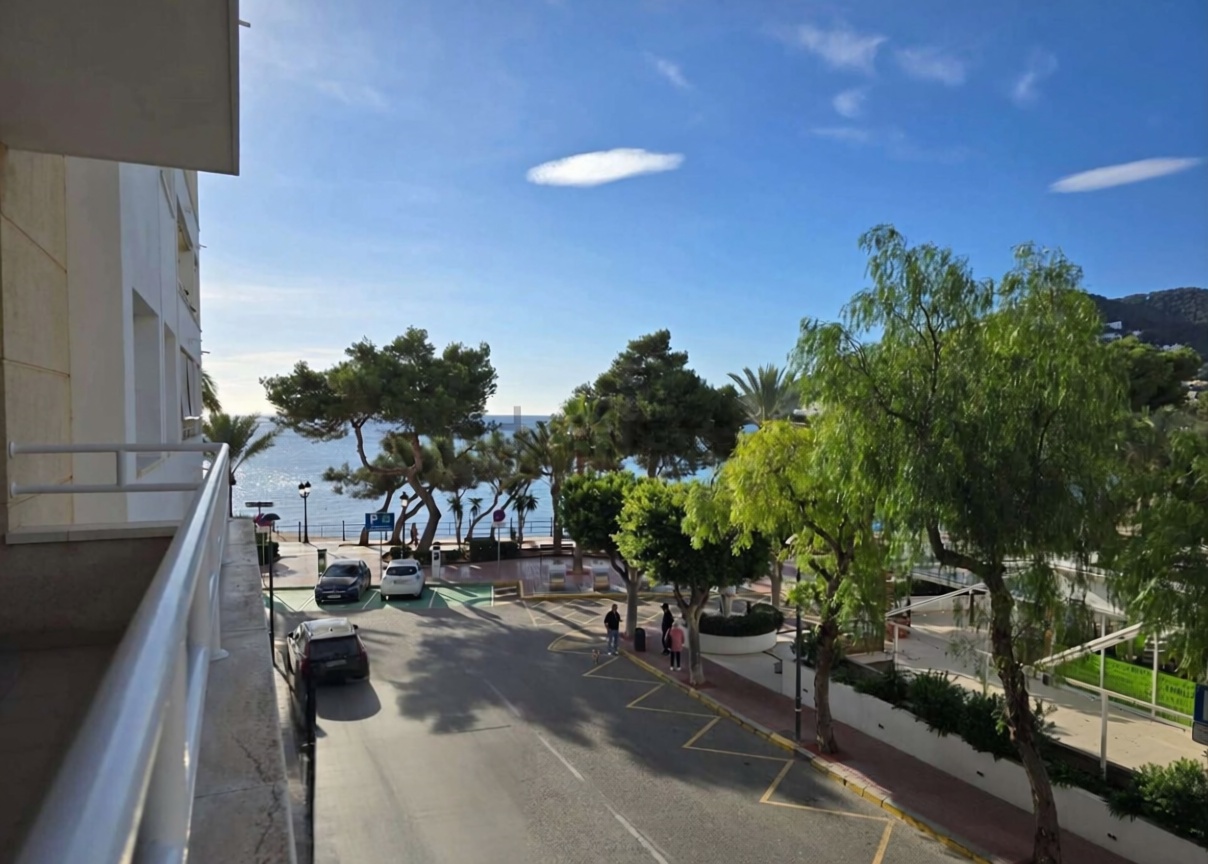 Wohnung in erste Strandlinie in Santa Eulalia del Río