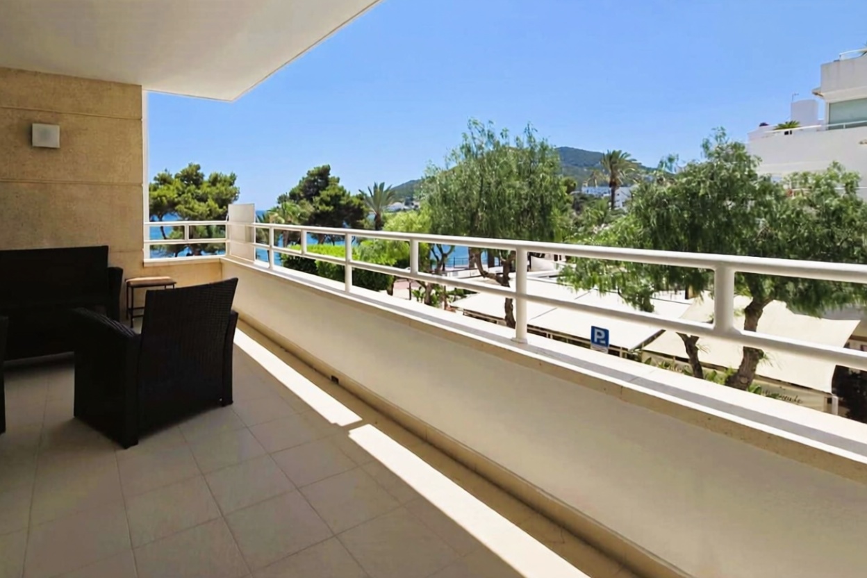 Wohnung in erste Strandlinie in Santa Eulalia del Río