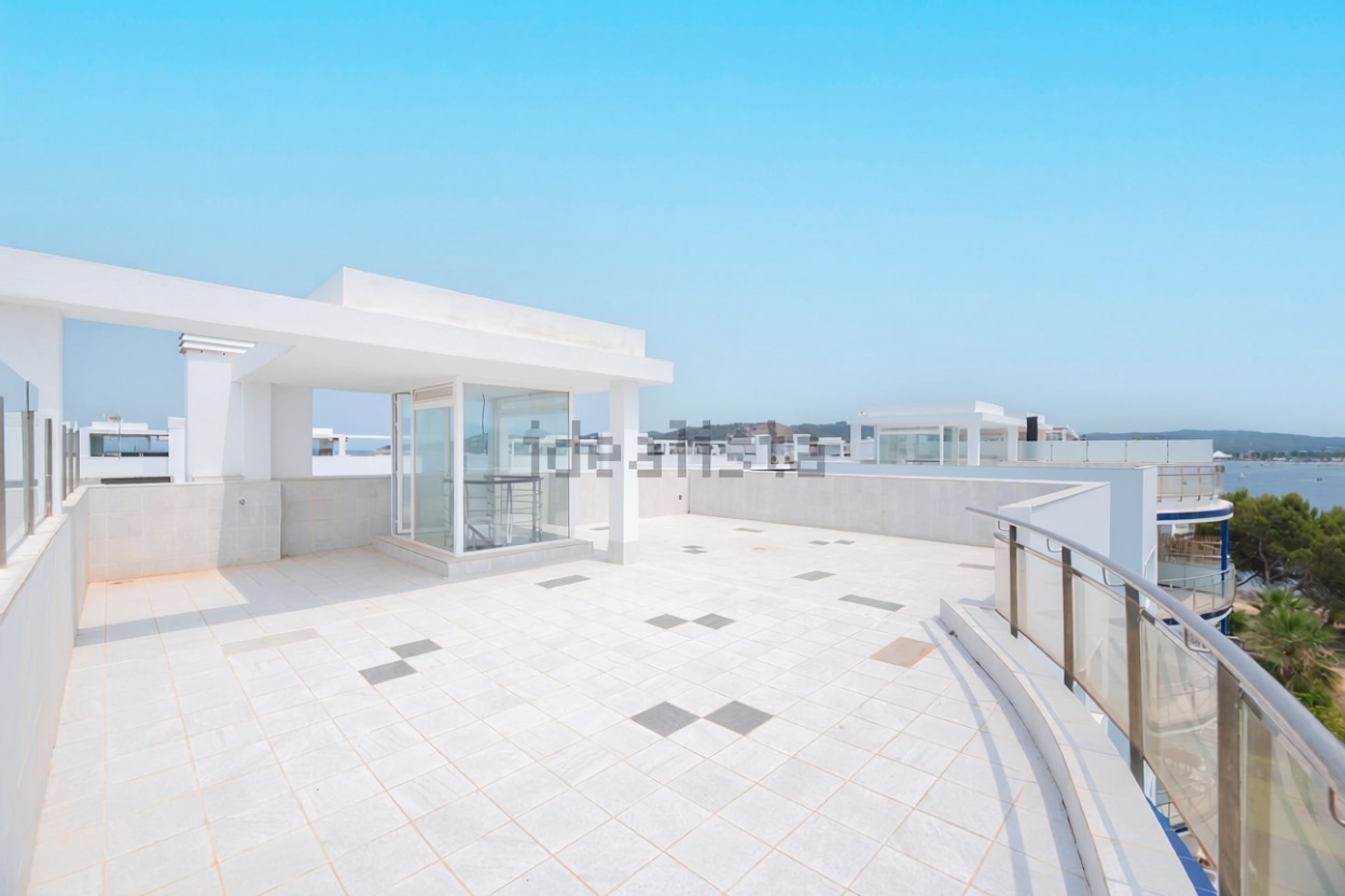 Пентхаус первая линия моря в Sant Josep de sa Talaia — Морская терраса