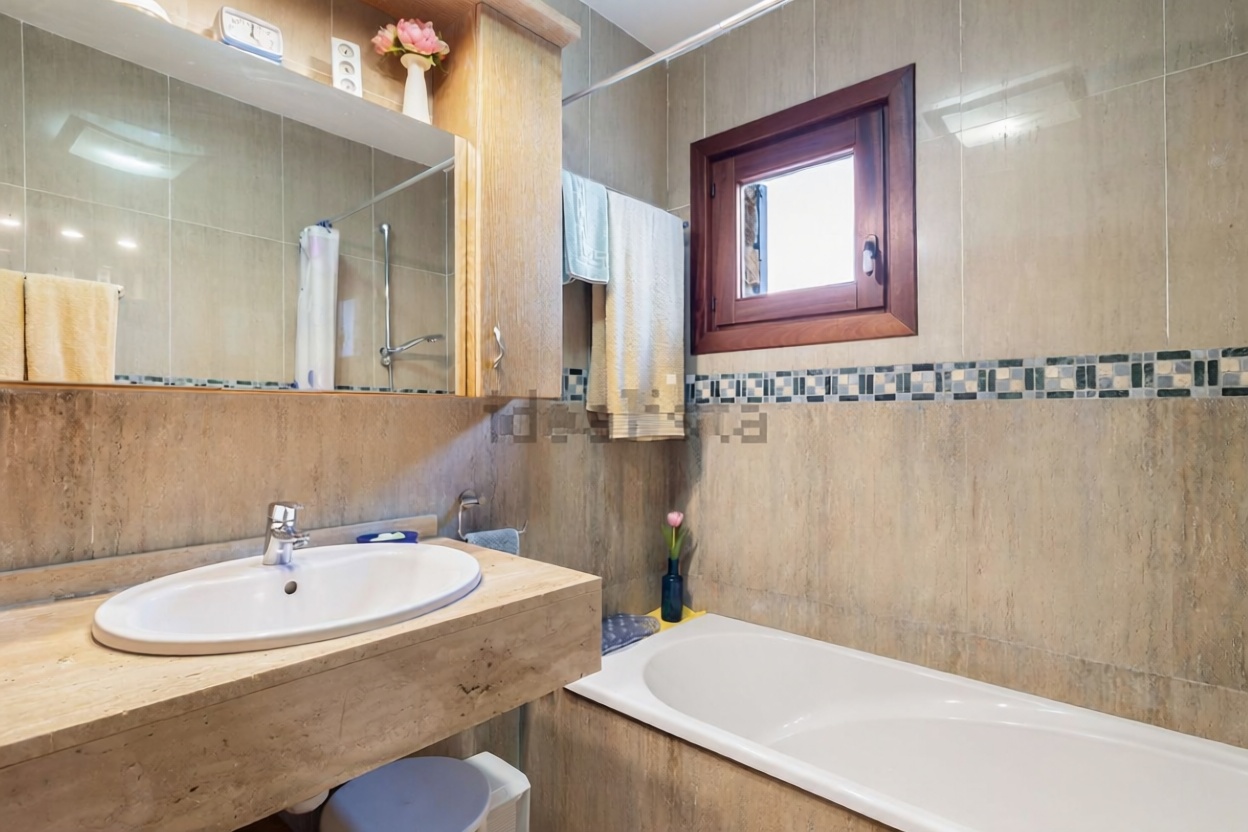 Penthouse in erste Meereslinie in Santa Eulalia del Río — Bad