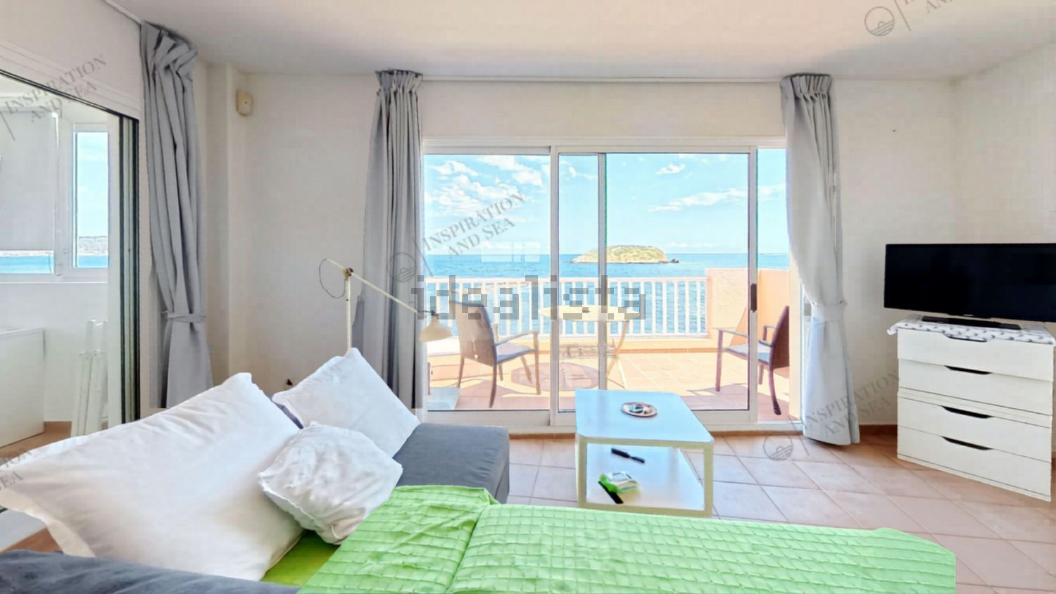 Seafront attic in Santa Eulalia del Río — Living room