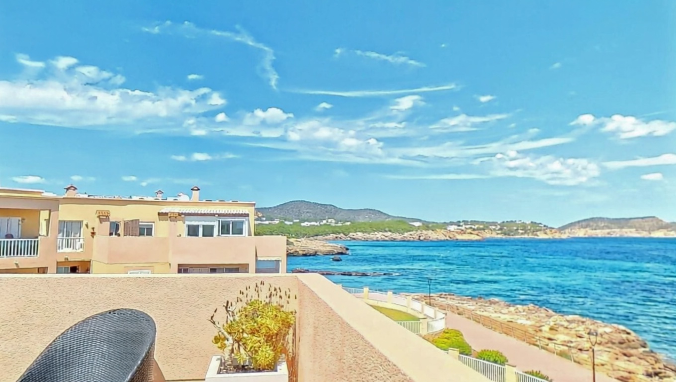 Penthouse in erste Meereslinie in Santa Eulalia del Río