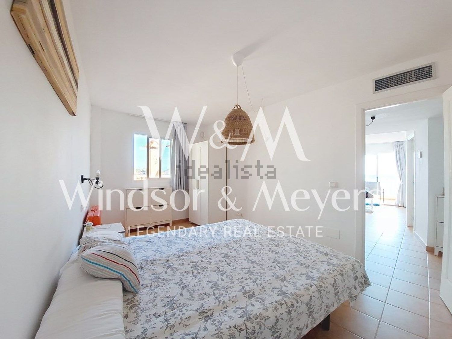 Beachfront flat in Santa Eulalia del Río — Bedroom